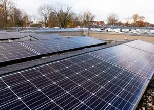 Zonnepanelen op dak bij ASVZ Merwebolder